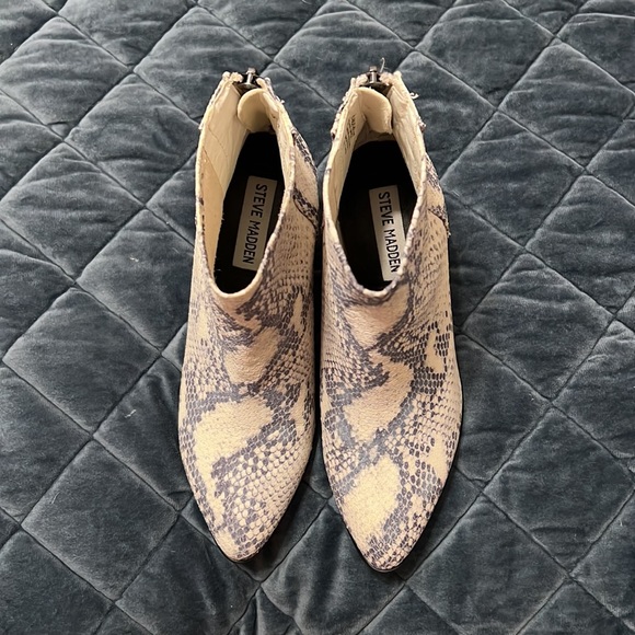 Steve Madden snake skin print ankle boot - Picture 2 of 8